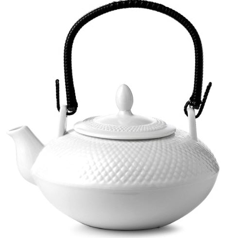 Porcelain teapot with handle 1 L