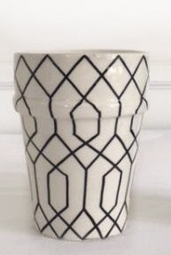 Keramikbecher gestreift schwarz-weiß