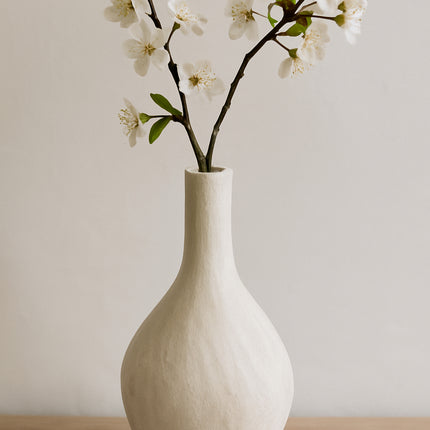 Weiße handgemachte Keramikvase – 32 cm hoch – matte Steingut-Optik