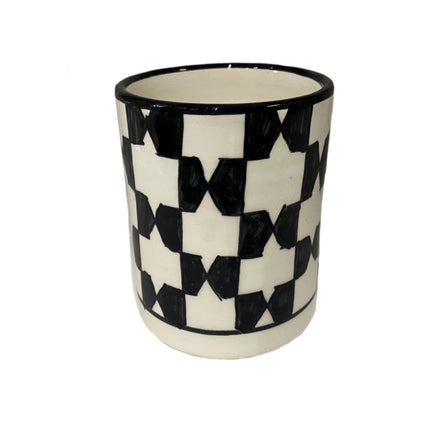 Marokkanische schwarz-weiße Keramik-Tasse